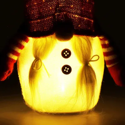 Škriatok GNOM s červenou čiapkou svietiacou 33cm, vianočné dekorácie