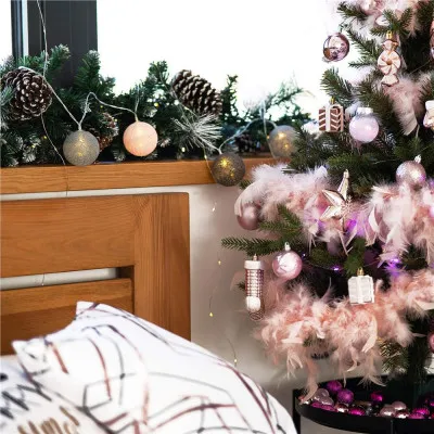 Vianočná reťaz LED Girlanda z vetvičiek so šiškami 2,8m zelená