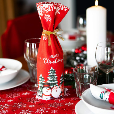 Vianočný obrus s vločkami 220x140 cm červený, vianočné dekorácie