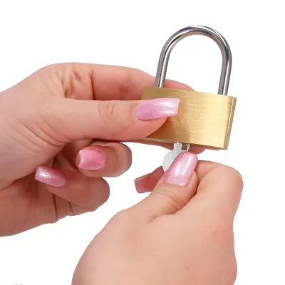 Visiaci zámok na kľúč SPRINGOS GA0079 zlatý