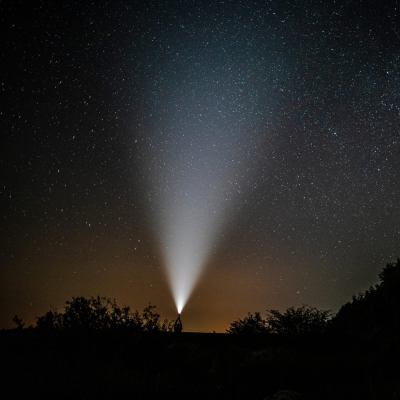 Výkonné LED nabíjacie svietidlo SPRINGOS CS0127