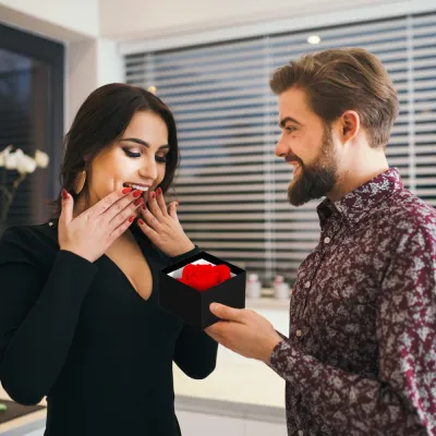 Večná ruža v darčekovom balení SPRINGOS HA7447 červená