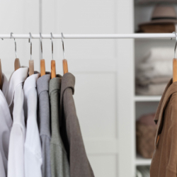 Drevené ramienka 30 ks SPRINGOS HG0086 prírodný