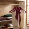 Drevené ramienka na oblečenie 43 cm SPRINGOS HG0002 3ks vínová